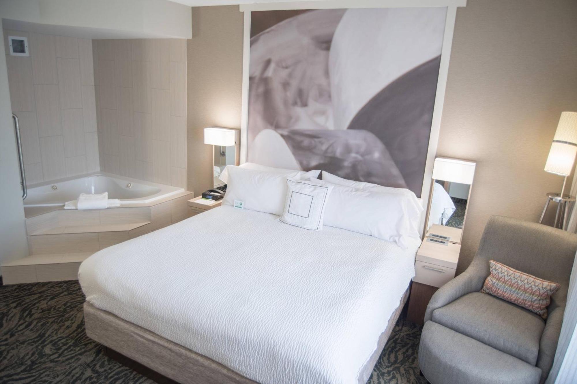Courtyard By Marriott Hickory Hotel Buitenkant foto